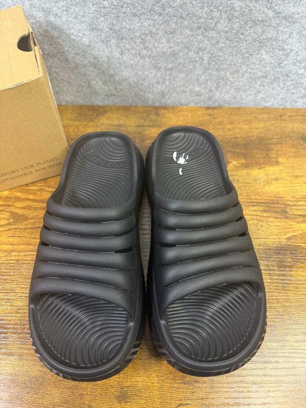 Kuailu Recovery Slides Sandals Size 8 Black Orthopedic Cushion